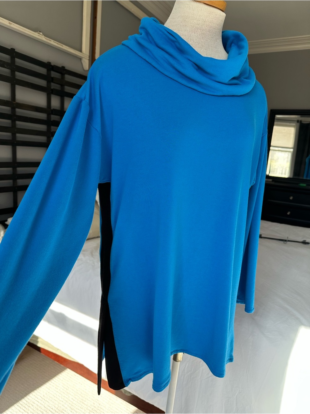 Chico's cowl neck Sweatshirt with Black Side Panels, size large (2) - Picture 6 of 10